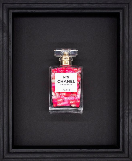 Chanel No.5 Capsules - On Black - Black Framed