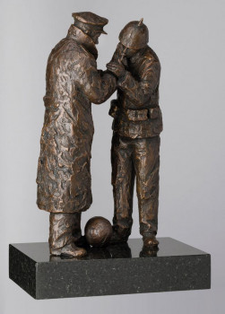 Match Of The Day (1914 Christmas Truce) - Bronze