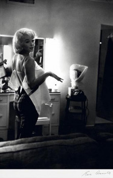 Getting Ready, Los Angeles, 1960 (c.Eve Arnold/Magnum Photos) - Mounted
