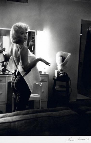 Getting Ready, Los Angeles, 1960 (c.Eve Arnold/Magnum Photos) - Mounted Getting Ready, Los Angeles, 1960 (c.Eve Arnold/Magnum Photos) - Mounted